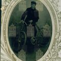 Мужчина с велосипедом. Начало ХХ века.