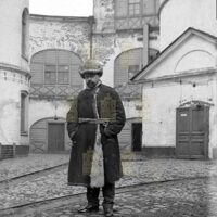 Берестнев Николай Михайлович во дворе форта Александр I. Начало XX века.